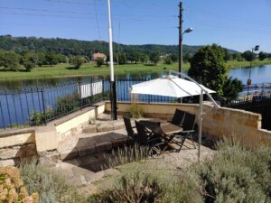 Terrasse an der Elbe